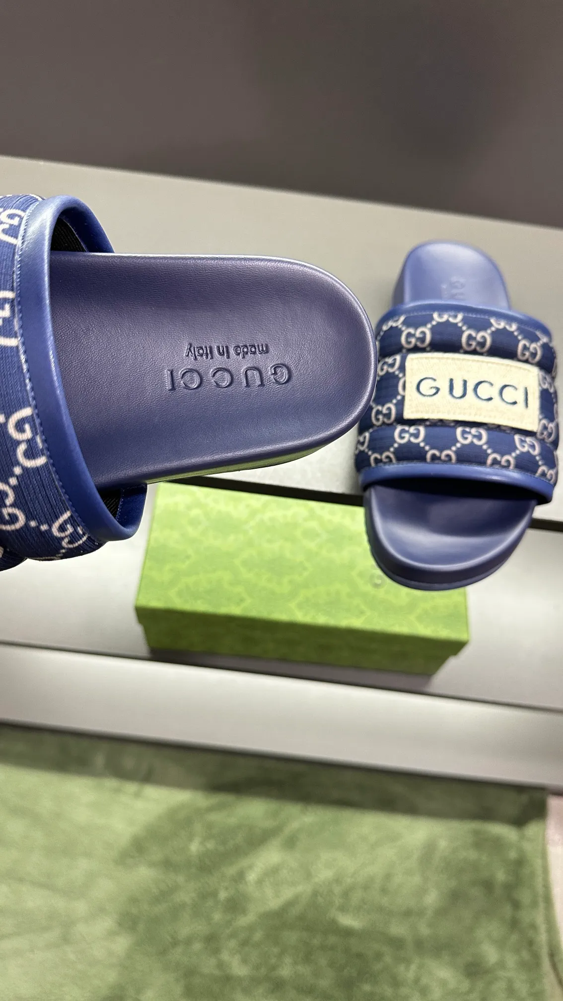 [G Family Couple Style] P: 300💰Female size 36~40 Men's size 39~45, (46. Custom-made Unisex GG slippers This slipper is made of GG polyester fiber and is decorated with a Gucci label on the front, adding a striking logo feel to the style. Beige GG recycled polyester fiber Unisex leather trim "Gucci Made in Italy" embroidered label Rubber sole Flat Made in Italy